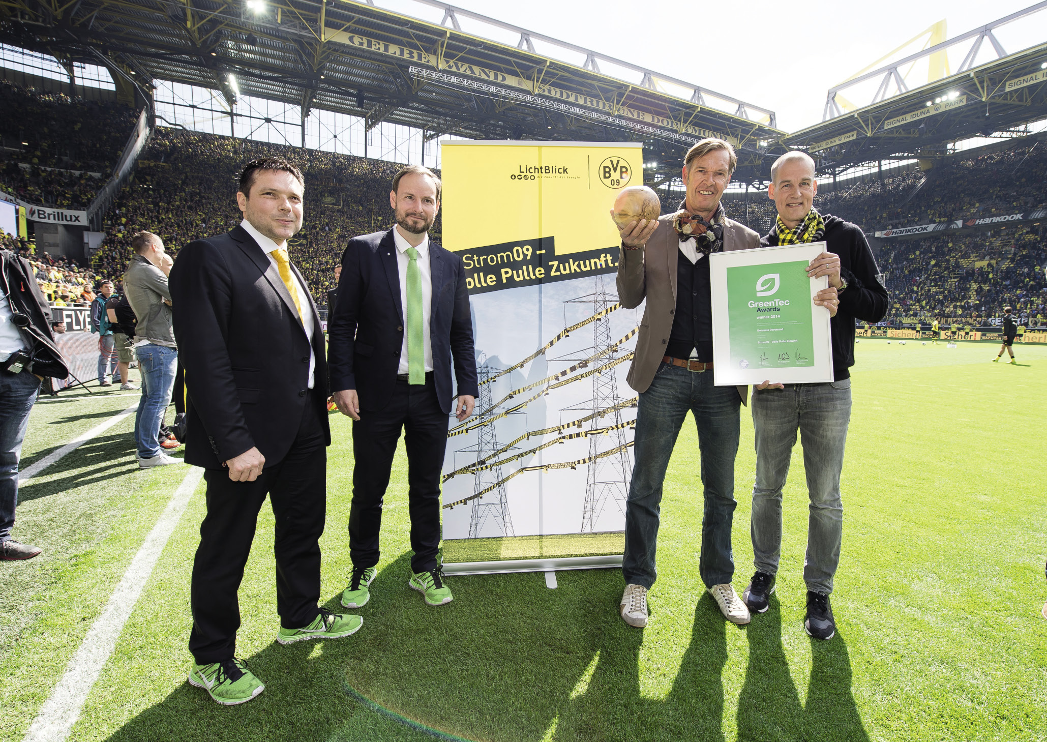 Borussia Dortmund erhielt den GreenTec Award für den Umstieg von Verein und Fans auf Ökostrom. © Alexandre Simoes/GreenTec Award
